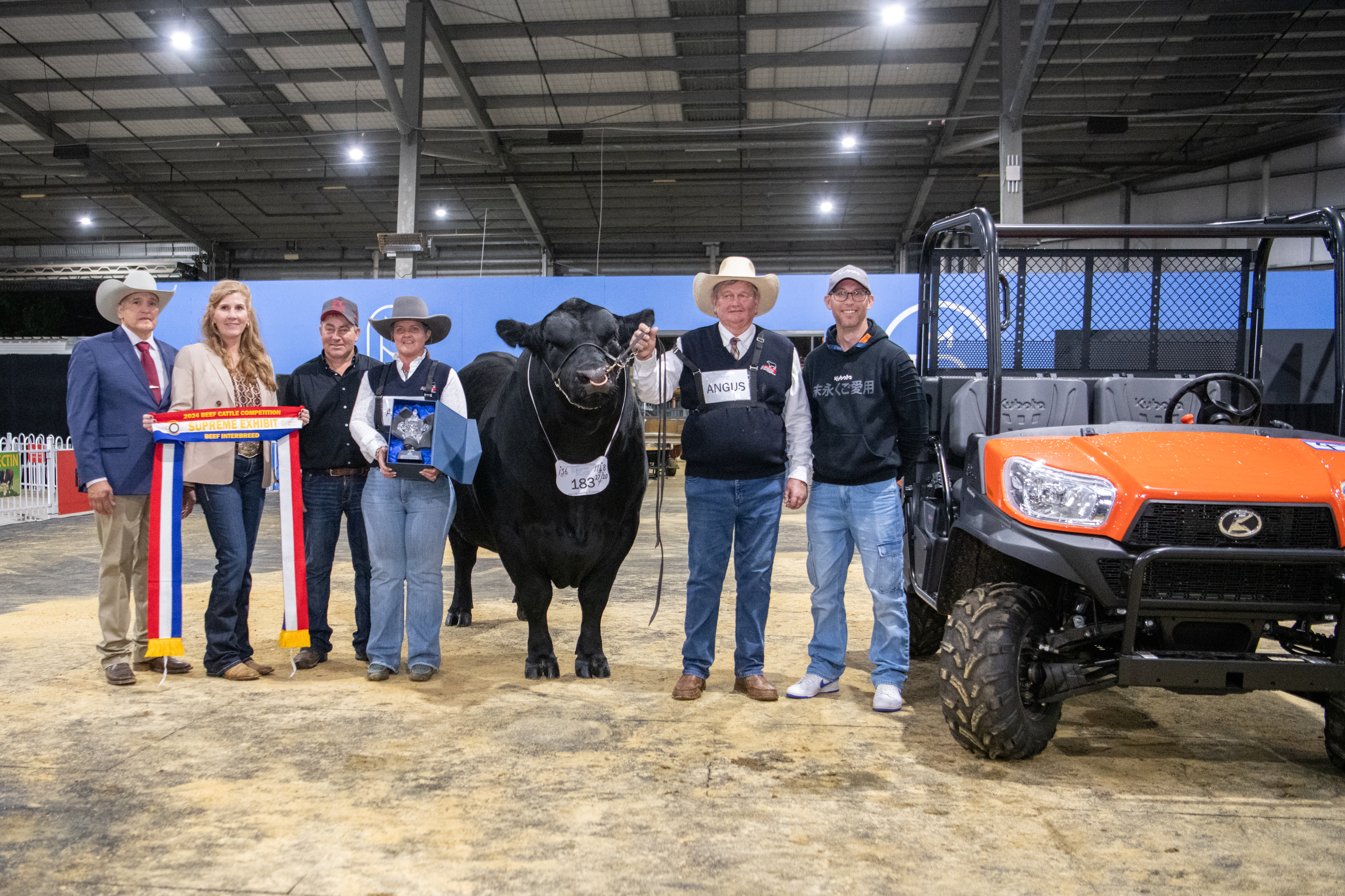 Pictured: Beef Interbreed Supreme Exhibit winner, Pine Creek Angus Stud Pty Ltd, Pc Angus: Pc Diamond Top Prize